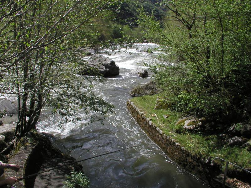1.2km from Sorte - just downstream Norantola powerstation (view from the shore with powerstation - north-western), 800x600, 122 Kb