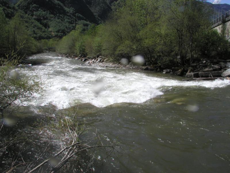 2.6km from Cama - highway bridge in Grono, 800x600, 76 Kb