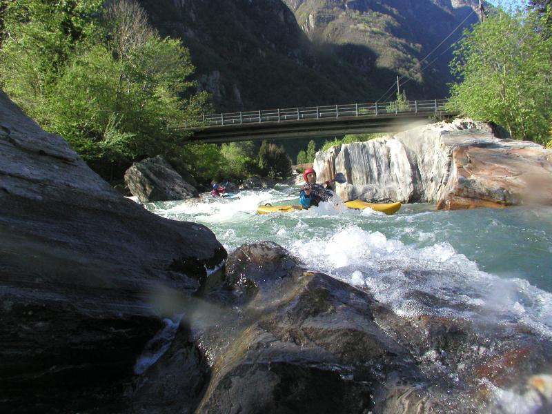 1.7km from Sorte - Bridge by Norantola, 800x600, 93 Kb